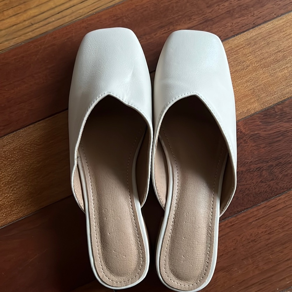 Ivory comfort flat Sandals